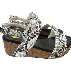 Volatile Women’s Summerlove Platform Wedge Sandals in Ivory Snake size 8